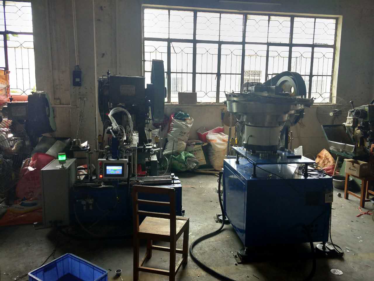 氣動(dòng)送料機(jī)現(xiàn)場(chǎng)圖片